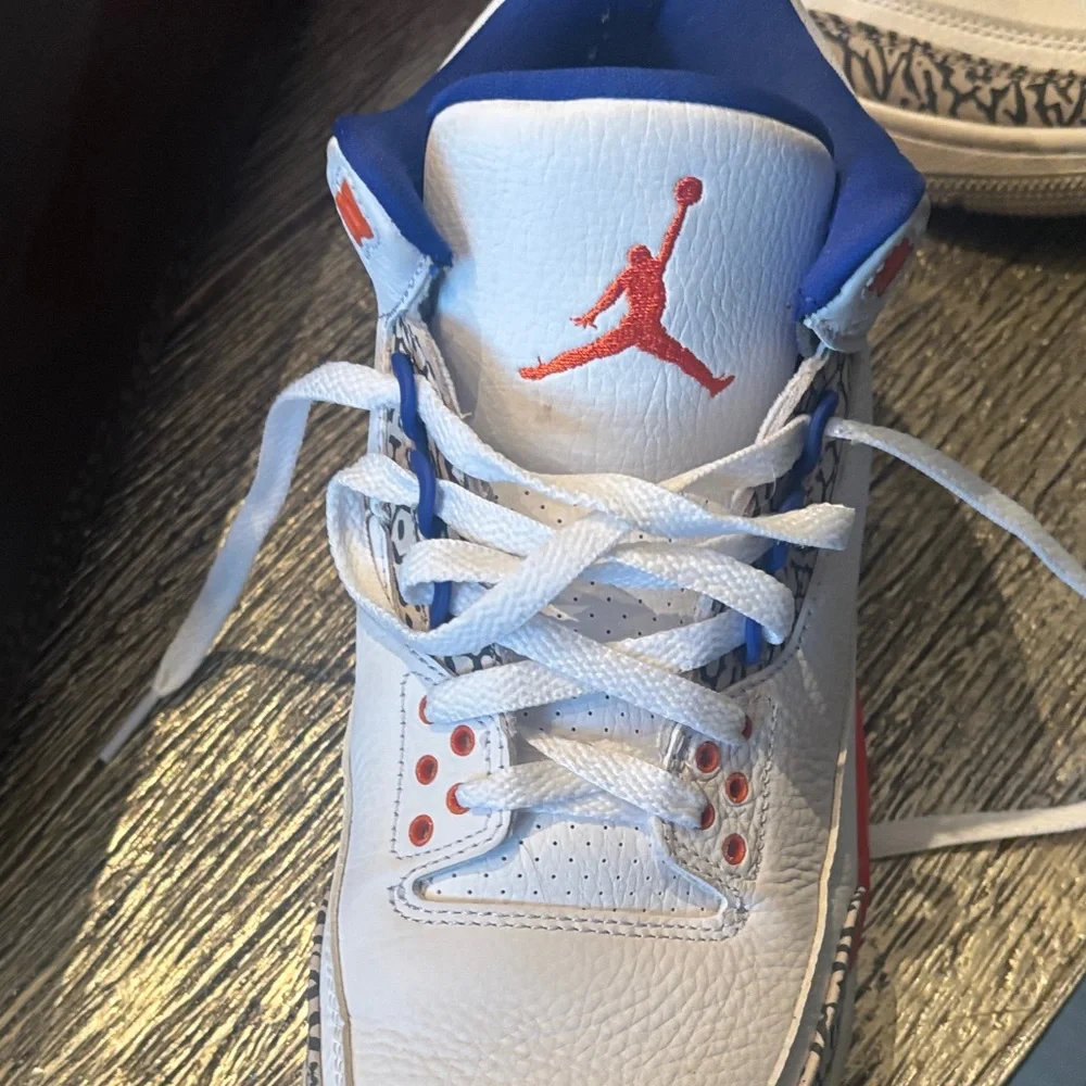 Air Jordan Retro 3 "Knicks" edition with orange and blue colorway - Picture 6 of 9